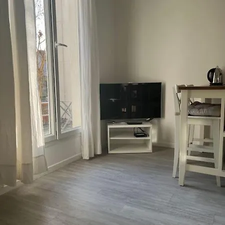 Appartement 30 M2 à Avec Parking Privé à 25 Min De Paris Eaubonne